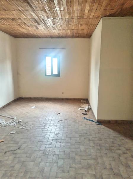 Studio Pour Bureaux Avec Parking À Essos Bordure De Route Principale 
