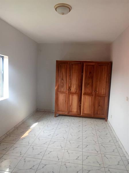 Appartement Et Studio Pour Bureaux Avec Eau Chaude Gardien Parking À Bastos 