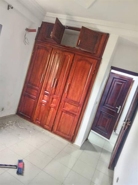 Appartement Avec Eau Chaude Forage Gardien Parking À Omnisport 