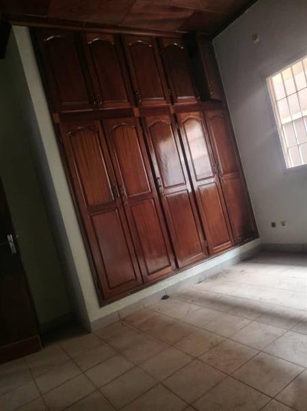 Appartement Individuel  Avec Gardien Parking À Omnisport 