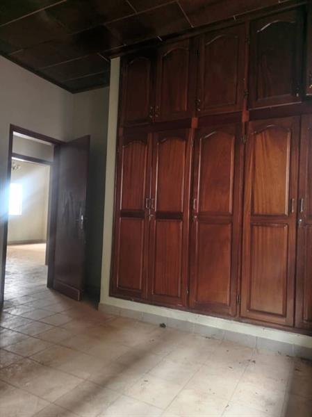Appartement Individuel  Avec Gardien Parking À Omnisport 