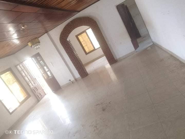 Villa Avec Parking 3 Voitures À Omnisports 