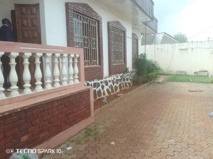 Villa Avec Parking 3 Voitures À Omnisports 