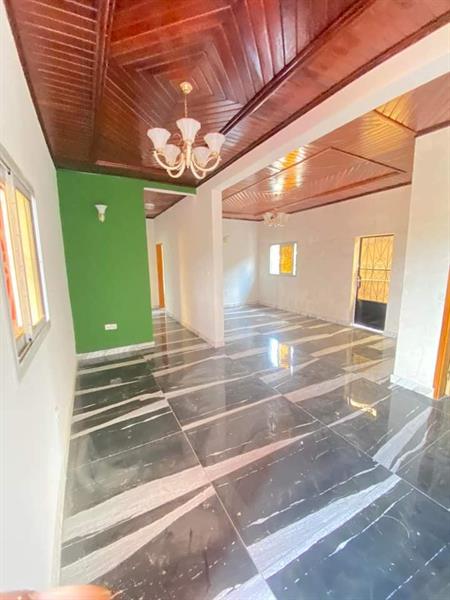 Bel Appartement À Etoudi Avec Parking 