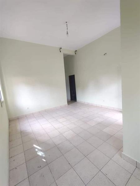 Bel Appartement À Messassi Accés Pieds 