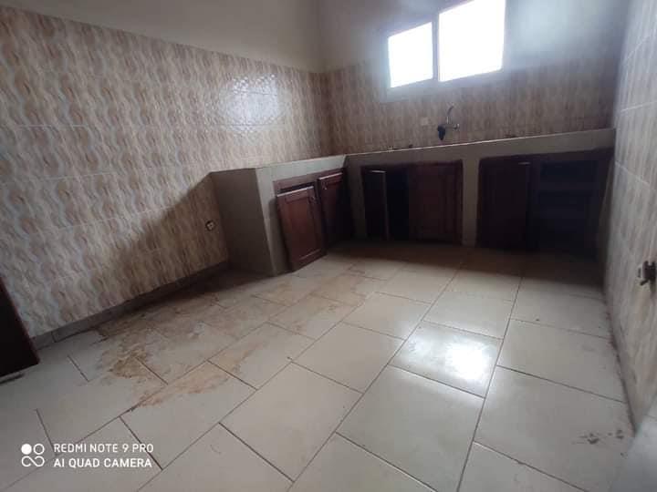 Appartement Spacieux Avec Parking À Biteng 