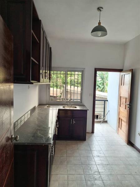 Joli Appartement Avec Eau Chaude Gardien Parking Réserve D Eau À Essos 