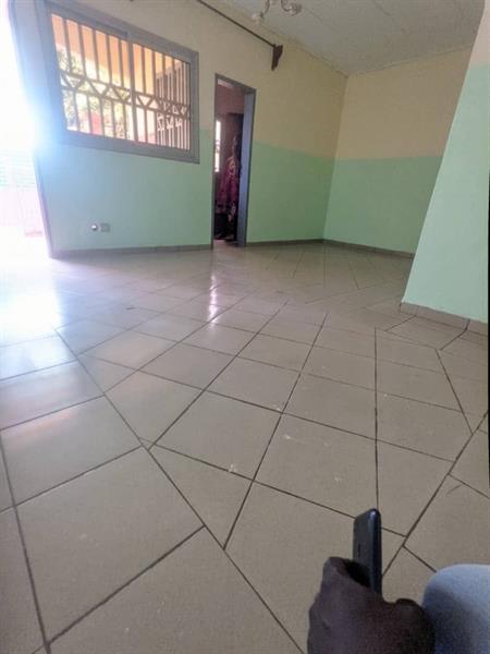 Bel Appartement Individuel À Biyemassi Supérette 