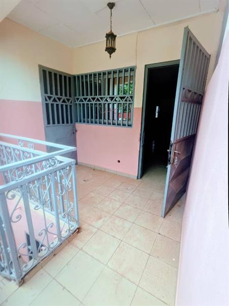 Bel Appartement Individuel À Biyemassi Supérette 