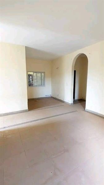 Appartement À Louer À Etoudi 