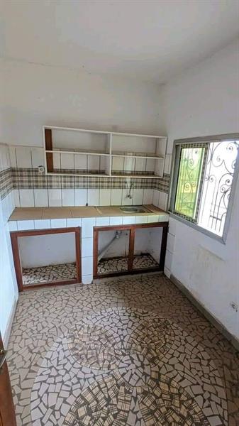 Appartement À Louer À Etoudi 