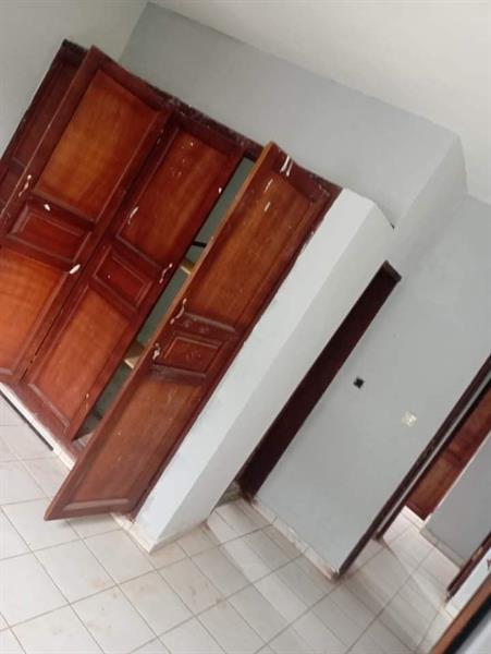 Appartement Propre Avec Parking Forage À Odza Terminus 