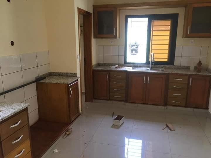 Belle Villa Spacieuse Avec Espace Vert Forage Parking À Nkolnda 