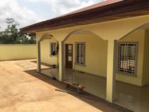 Belle Villa Spacieuse Avec Espace Vert Forage Parking À Nkolnda,, Yaoundé, Immobilier au Cameroun