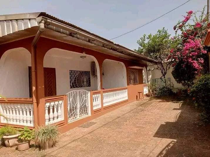Viila Titré À Vendre À Awae Maison Rouge 