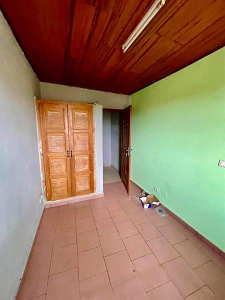 Appartement Pour Bureaux Ou Habitation Avec Eau Chaude Parking Forage À Etoug Ebé 