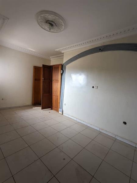 Appartement À Louer Pour Habitation Ou Bureaux À Ekie 