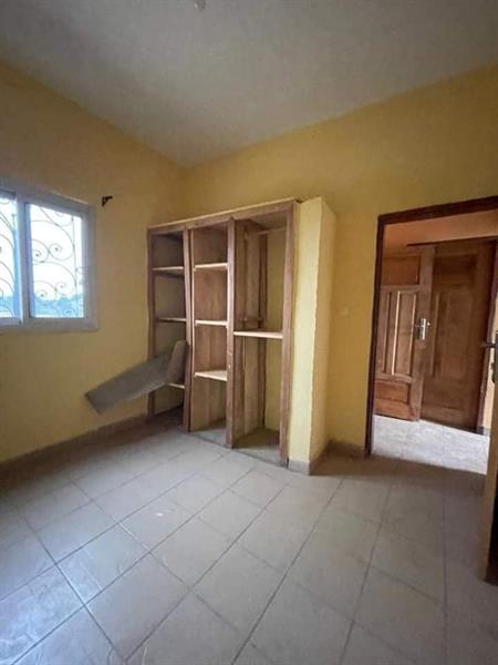 Appartement Avec Forage Parking À Tsinga Village 