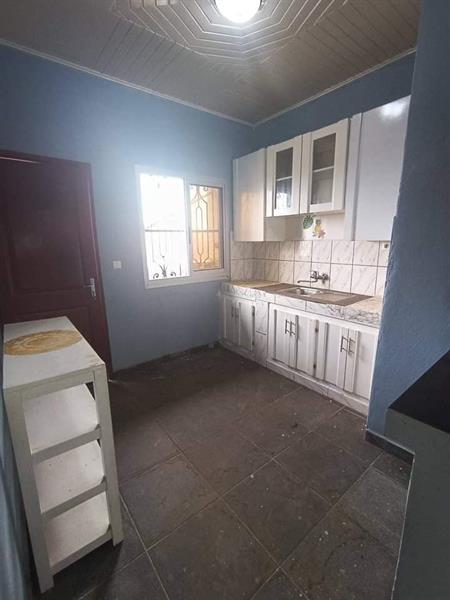 Appartement Avec Eau Chaude Forage Parking À Ahala,Accès À Pieds 
