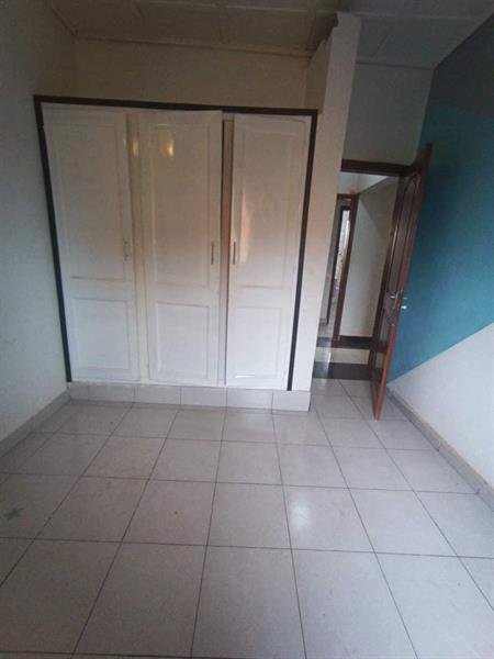 Appartement Avec Eau Chaude Forage Parking À Ahala,Accès À Pieds 