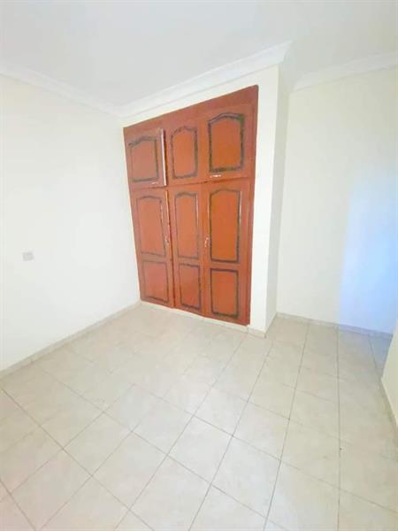 Appartement À Louer À Etoudi Avec Parking 