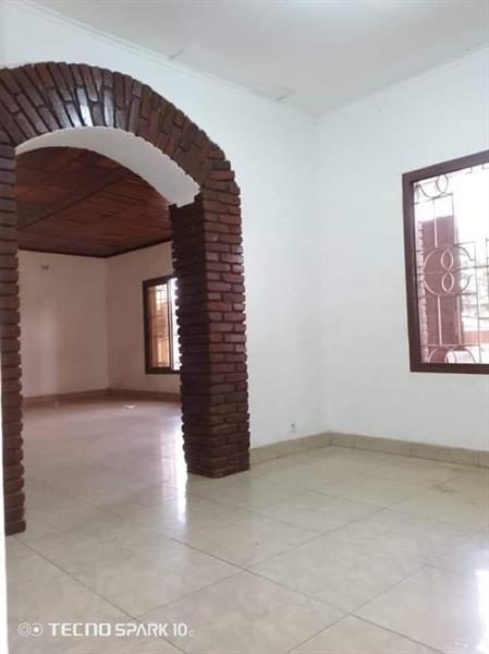 Villa Spacieux À Louer À Titi Garage 