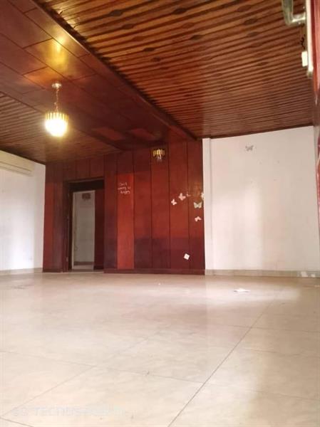 Villa Spacieux À Louer À Titi Garage 