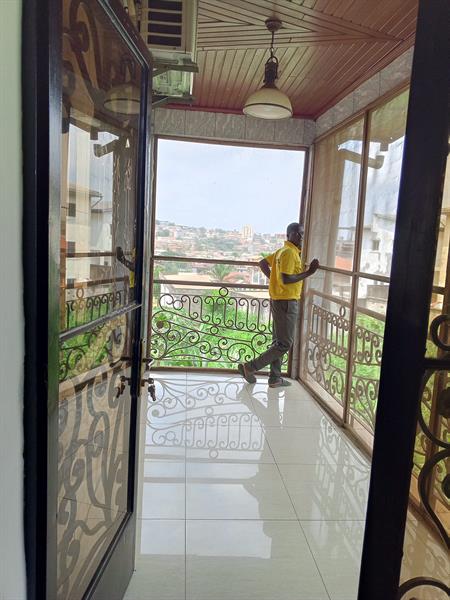 Appartement Avec Clim Eau Chaude Gardien Forage Parking À Omnisports 