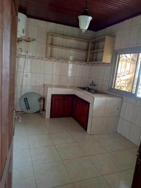 Appartement À Louer À Omnisports Avec Clim Eau Chaude Forage Gardien 