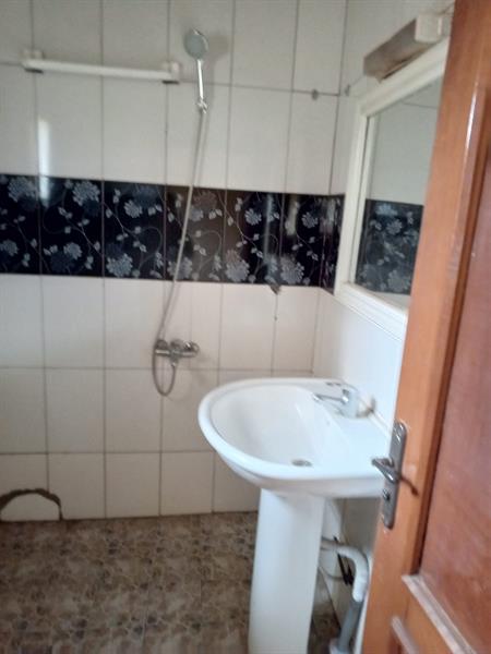 Appartement À Louer À Omnisports Avec Clim Eau Chaude Forage Gardien 