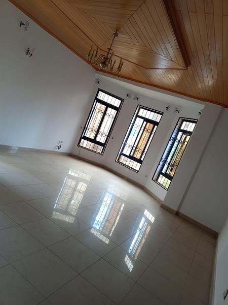Appartement Avec Clim, Eau Chaude, Faurage, Parking Plus Gardien À L'omnisport. 