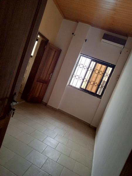 Appartement Avec Clim, Eau Chaude, Faurage, Parking Plus Gardien À L'omnisport. 
