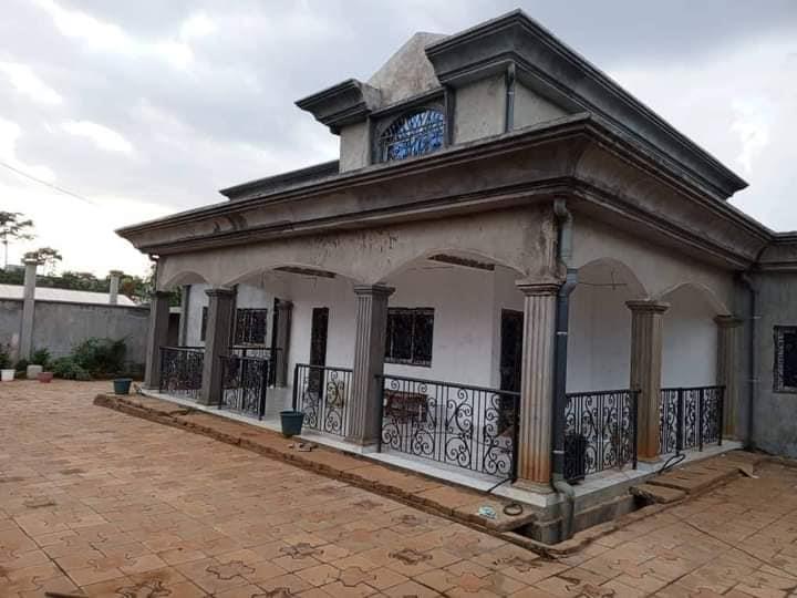 Beau Duplex À Vendre À Odza Petit Marché 