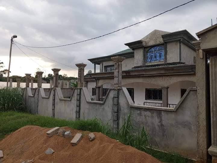 Beau Duplex À Vendre À Odza Petit Marché 