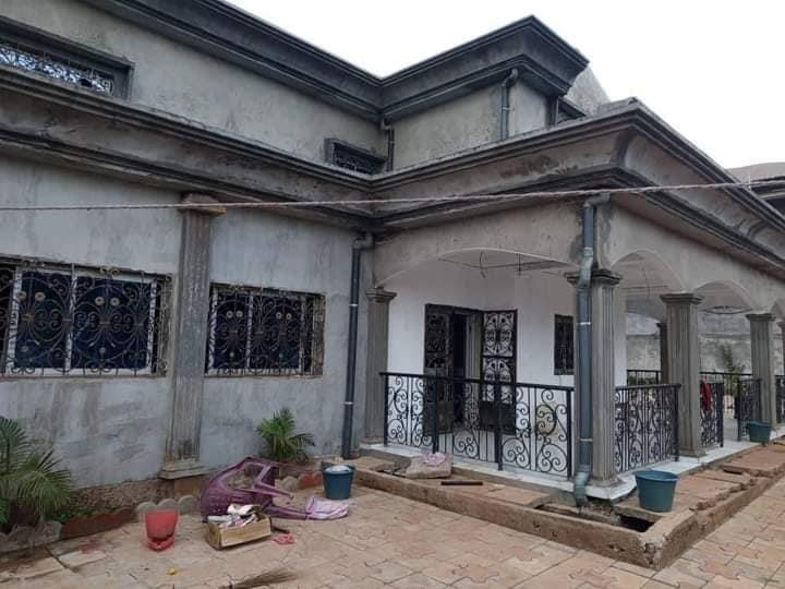 Beau Duplex À Vendre À Odza Petit Marché 