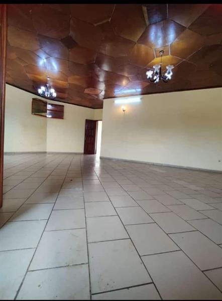 Appartement Individuel À Louer À Emana Avec Parking 