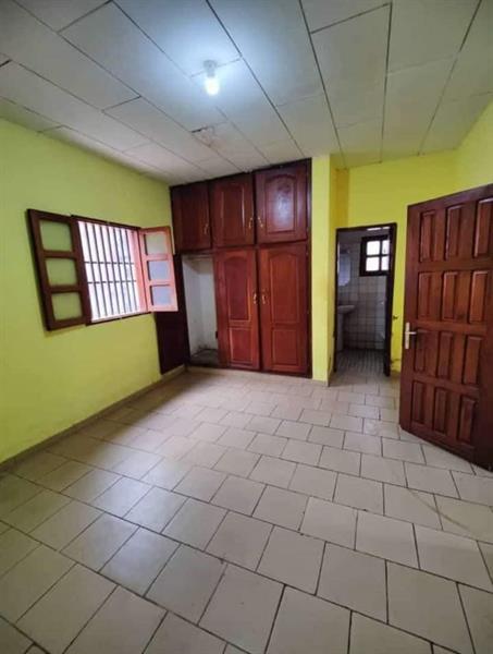 Appartement Individuel À Louer À Emana Avec Parking 