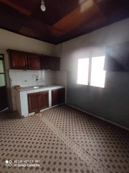 Villa Avec Parking Forage À Ekoumdoum 