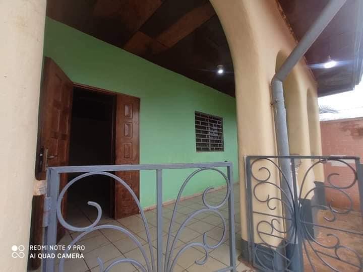 Villa Avec Parking Forage À Ekoumdoum 