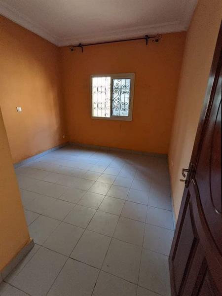 Appartement Individuel Avec Parking À Emana. 