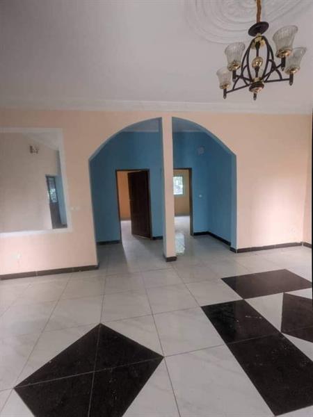 Vaste Appartement À Louer À Simbock 