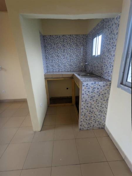Studio Pour Bureaux Ou Habitation À Ahala Bordure De Goudron 
