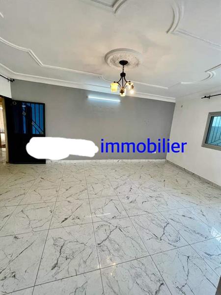 Bel Appartement À Louer À Nsimeyong Avec Eau Chaude Parking Gardien 