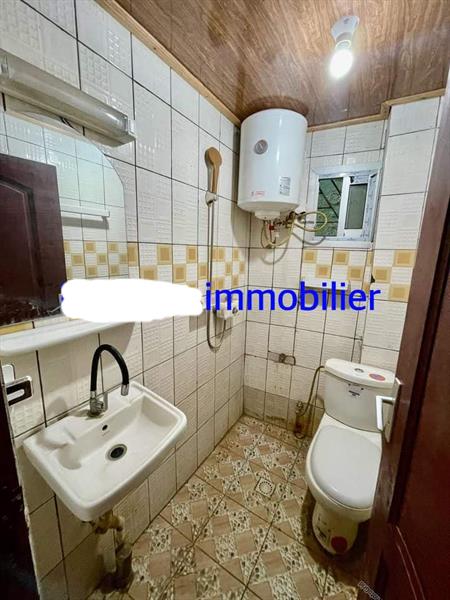 Bel Appartement À Louer À Nsimeyong Avec Eau Chaude Parking Gardien 