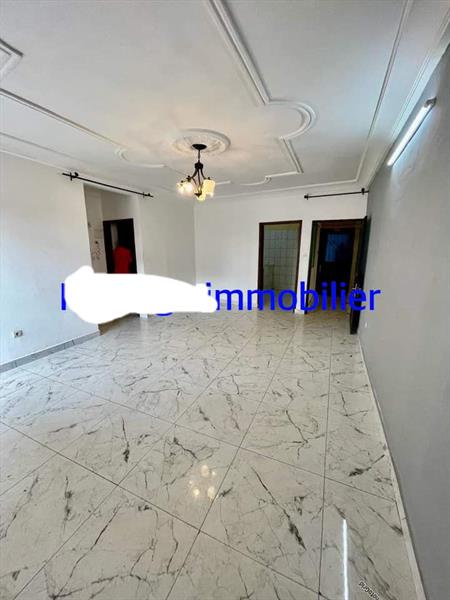 Bel Appartement À Louer À Nsimeyong Avec Eau Chaude Parking Gardien 