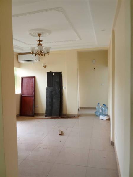 Bel Appartement Neuf À Louer À Nsimeyong Avec Clim Forage 