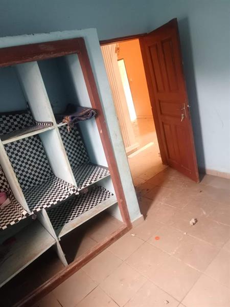 Joli Appartement À Louer À Nkozoa Avec Eau Chaude Forage Parking 