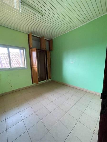Appartement Avec Parking Forage À Nkolfoulou. 
