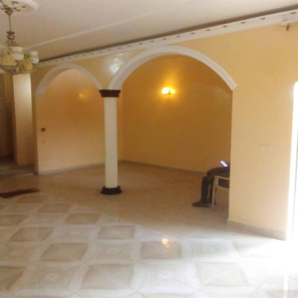 Vaste Duplex À Biyem Assi Tam Tam 
