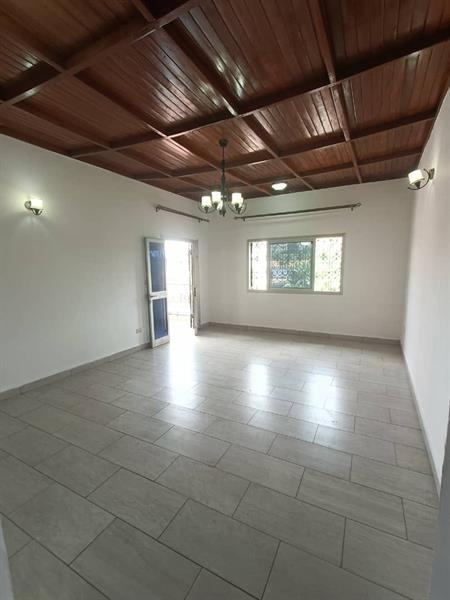 Bel Appartement Neuf À Louer À Nkolfoulou Avec Eau Chaude Forage Parking 